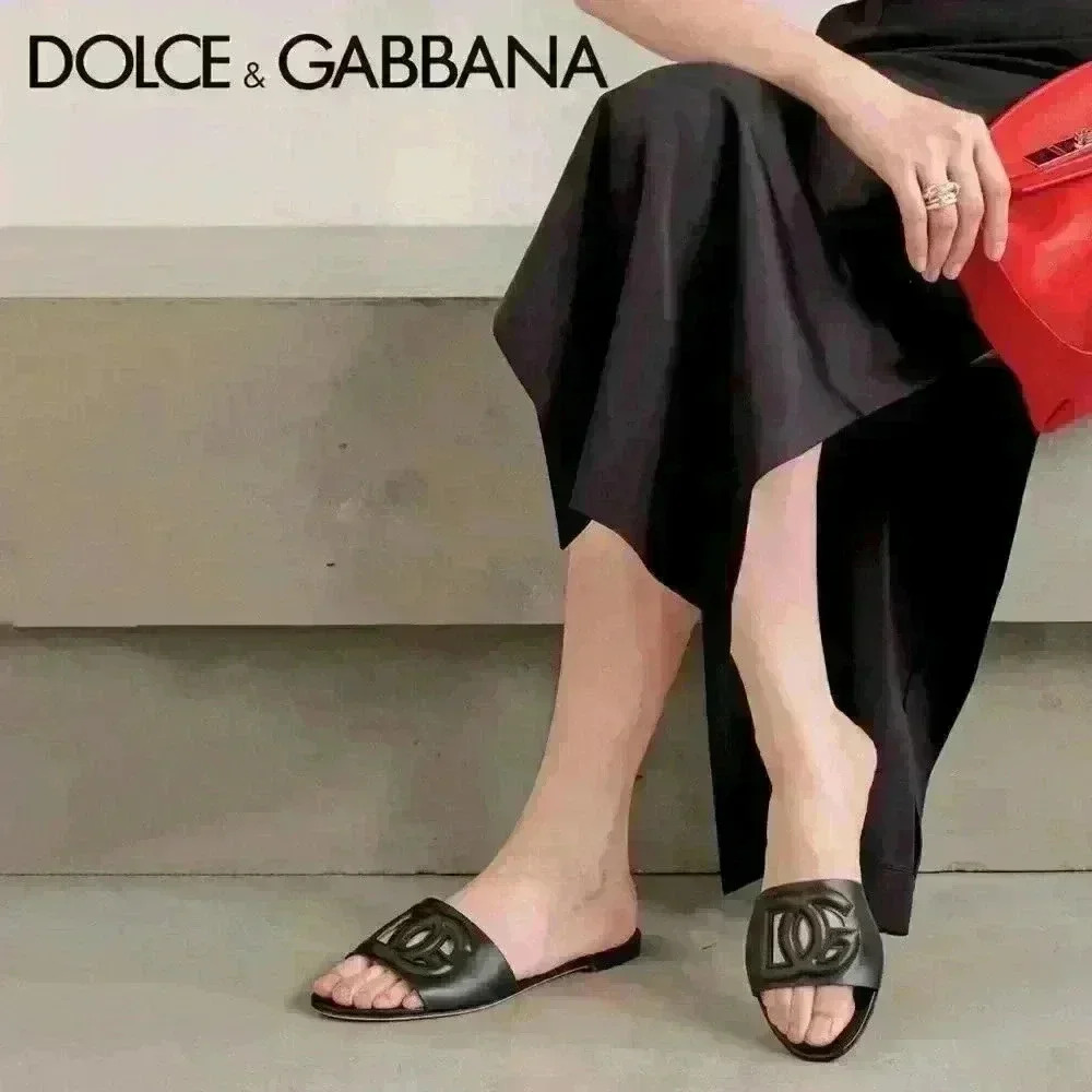 NWT Dolce&Gabbana DG Interlocked Calfskin Leather Sandals